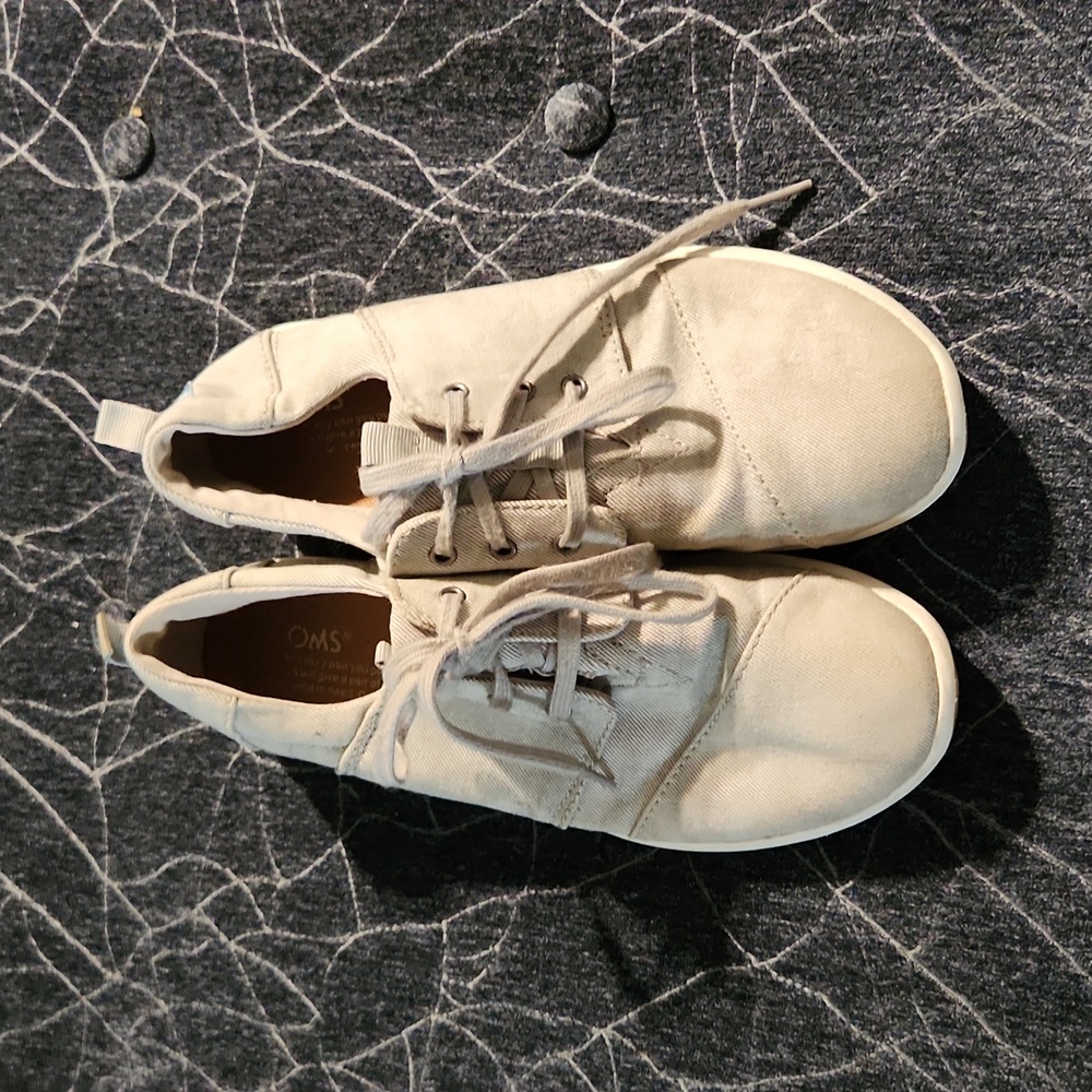 Toms sneakers